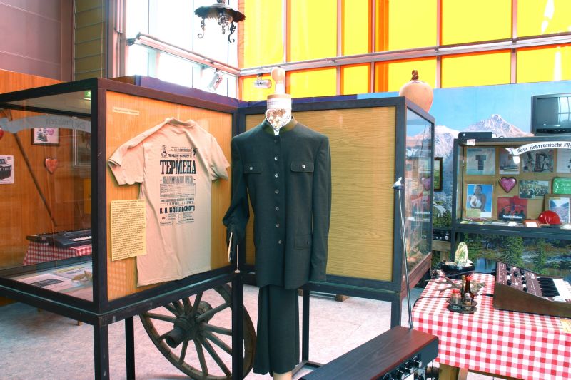 Theremin mit Tracht